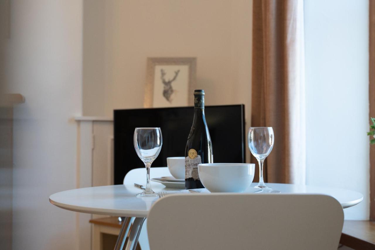 Dwellcome Home Ltd 1 Bed Apt, Half Mile To Union Street Yet Quiet, Free Parking, Fast Wifi, Ideal For Long Term Contractor, Etc Stays, Fully Equipped Kitchen, Regular Housekeeping Option - See Our Site For Assurance Aberdeen Exterior foto