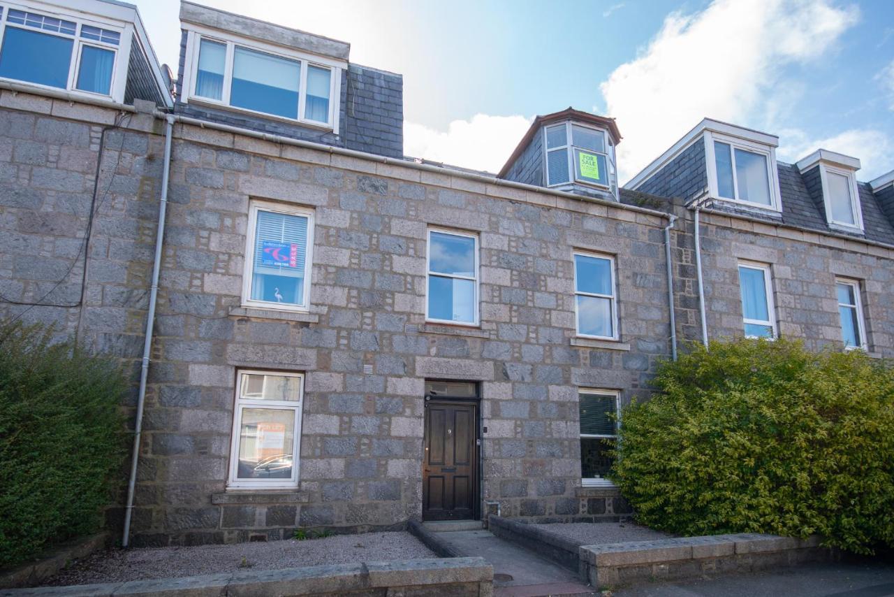 Dwellcome Home Ltd 1 Bed Apt, Half Mile To Union Street Yet Quiet, Free Parking, Fast Wifi, Ideal For Long Term Contractor, Etc Stays, Fully Equipped Kitchen, Regular Housekeeping Option - See Our Site For Assurance Aberdeen Exterior foto